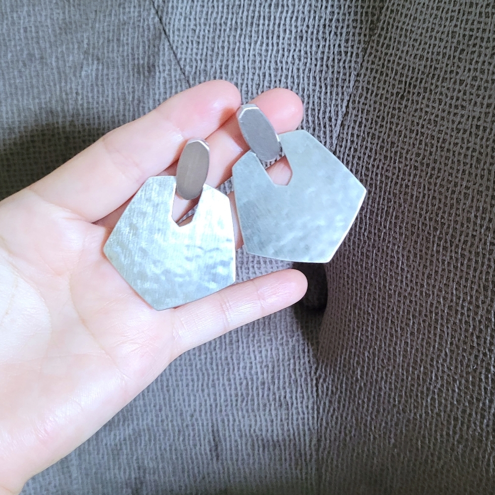 Kendra Scott "Finch" Drop Earrings in Rhodium🤍 - Picture 3 of 16